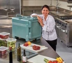 Cambro UPC300 Thermobox Front Cover Polyethylene, Insulated Food Carrier Tub Red